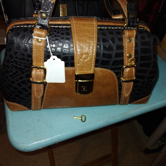 Uniquely One Of a Kind Lock And Key Paolo Bag - Picture 2 of 5